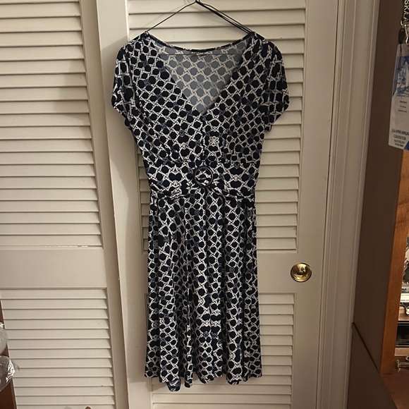 Haani Black and White Geometric Midi Dress - Picture 1 of 3